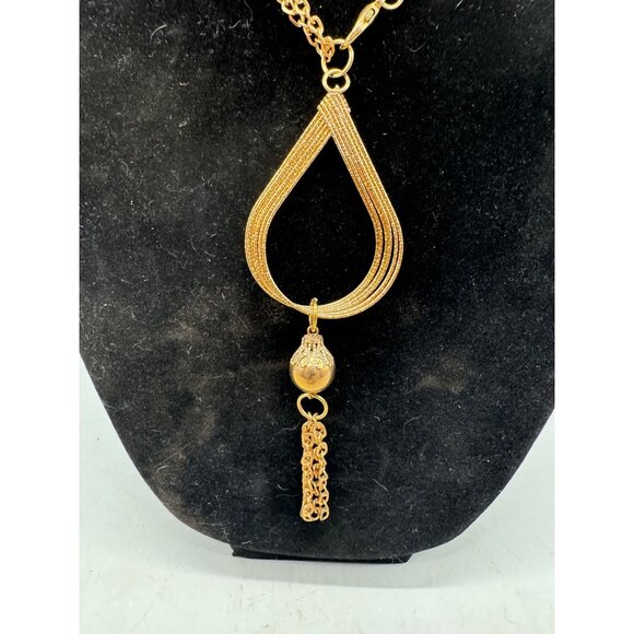 Vintage Gold Tone Teardrop tassel Pendant Necklace clasp 16" READ - Picture 2 of 3